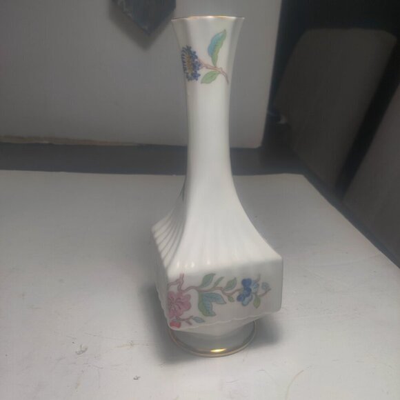 Aynsley Floral Vase from England, fine bone china, decorated with a bird & vines - Picture 3 of 4